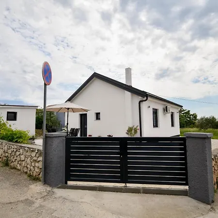 Holiday Home Central Vir * Vir