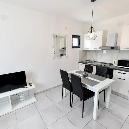 Holiday Home Central Vir Hébergement de vacances *