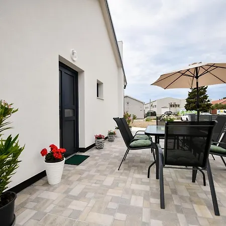 Holiday Home Central Vir Vir