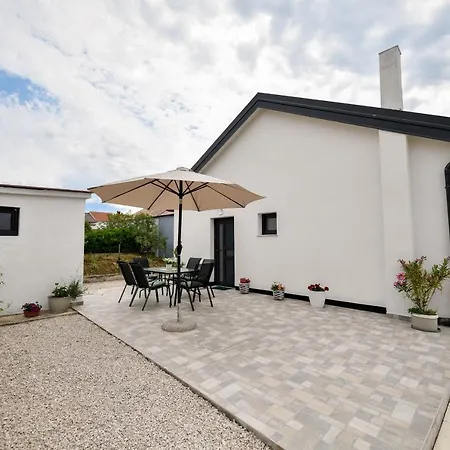 Holiday Home Central Vir Vir