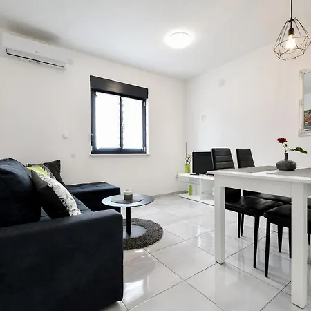 Holiday Home Central Vir * Vir